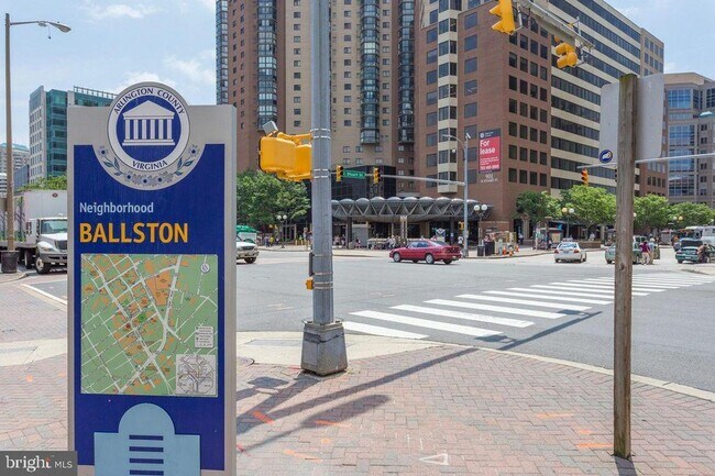 Building Photo - 1050 N Taylor St