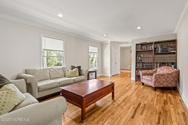 Building Photo - 7 Linden Ave