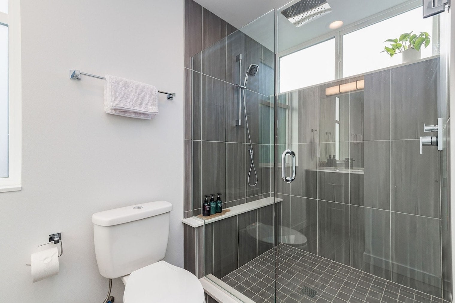 Building Photo - 762 Belmont Pl E