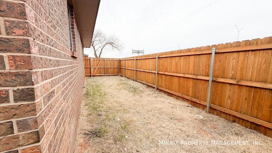 Building Photo - 2113 S Loop 289