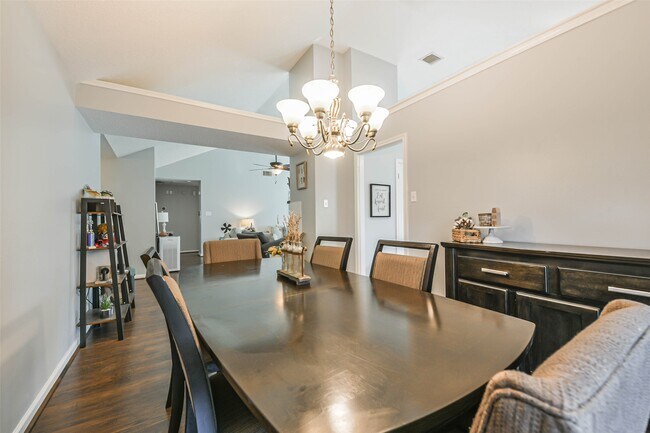 Building Photo - 4030 Bentley Dr