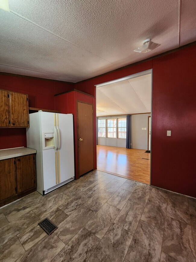 Building Photo - 285 Avena Rd
