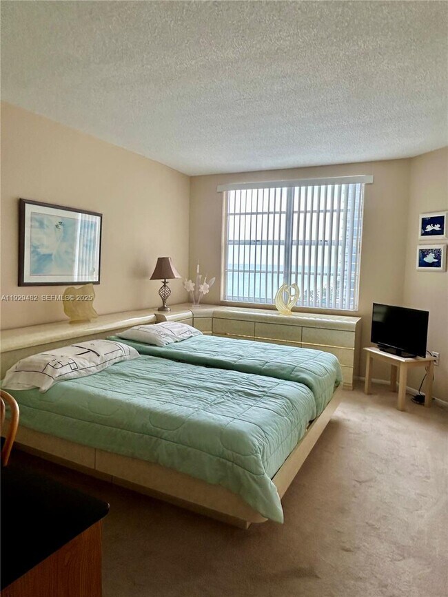 Building Photo - 1950 S Ocean Dr