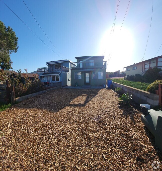 Building Photo - Quaint 2 bedroom 1 bath in quiet neighborhood