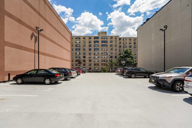 Building Photo - 501 Adams St