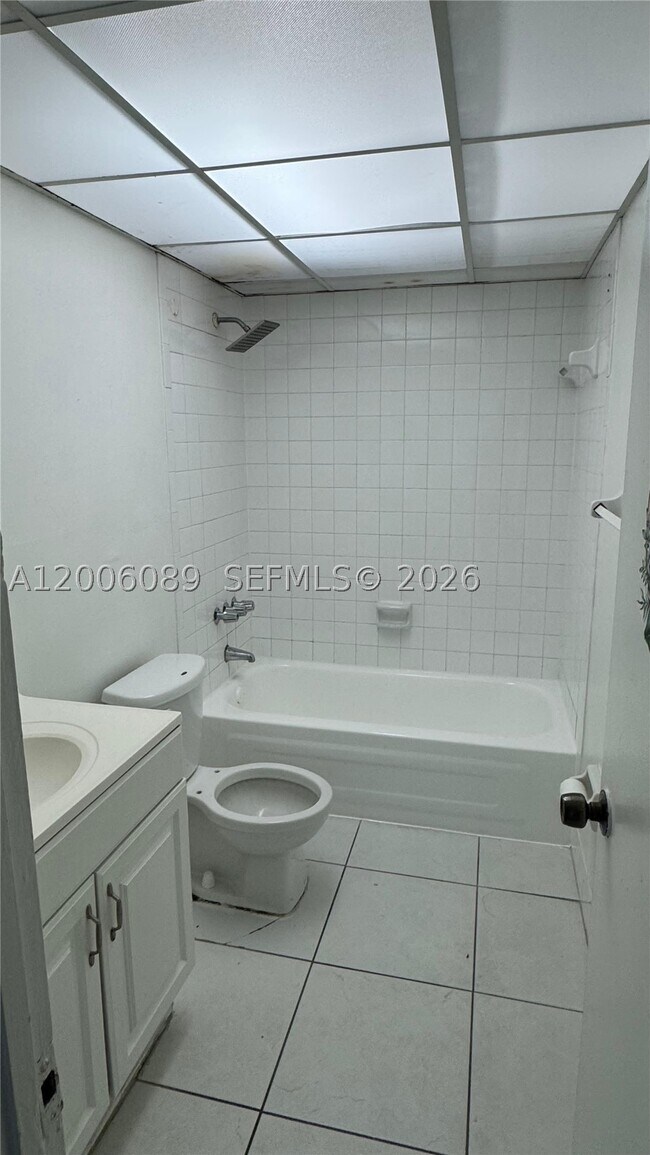 Building Photo - 10090 NW 80th Ct