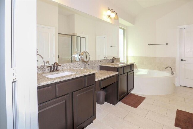 Building Photo - 10326 Hatcher Dr