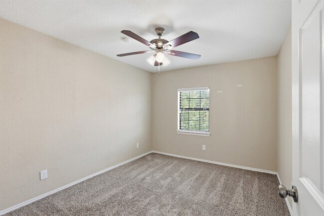 Building Photo - 608 Fiesta Cir