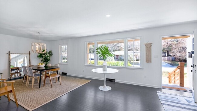 Building Photo - 4959 Parkside Dr