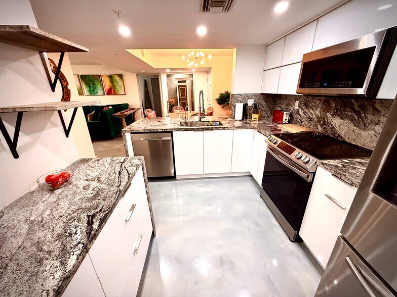 Building Photo - 520 SE 5th Ave