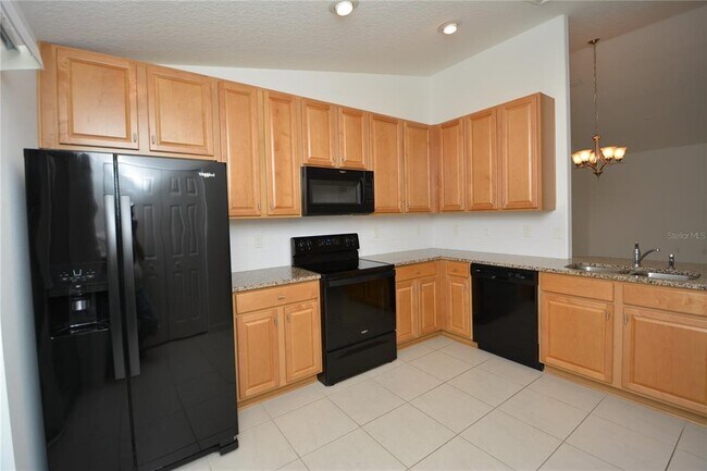 Building Photo - 33 Rosecroft Ln