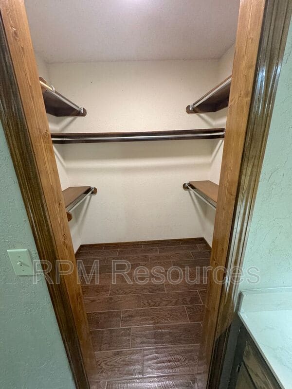 Building Photo - 12000 Hollyrock Dr