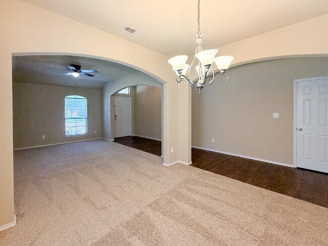 Building Photo - 3 bed, 2 Bath Home in North Fort Worth