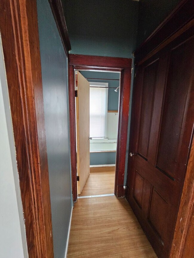 Building Photo - 2 Bedroom Home for Rent