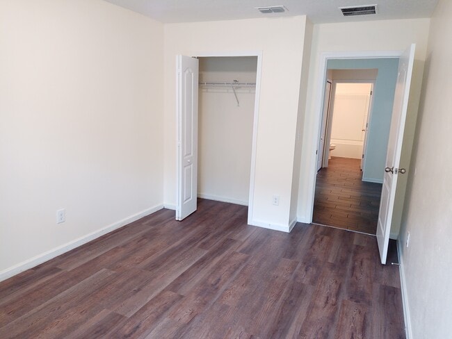 Building Photo - 434 Shetland Dr