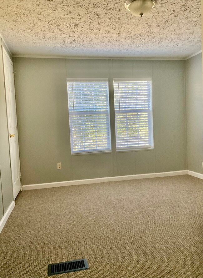 Building Photo - 1110 Fifty Lakes Dr