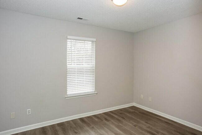 Building Photo - 1003 Salmon River Dr