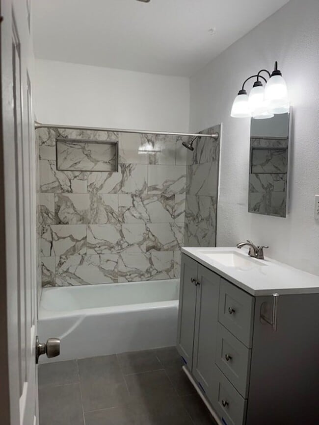 Building Photo - Downtown Tehachapi!!