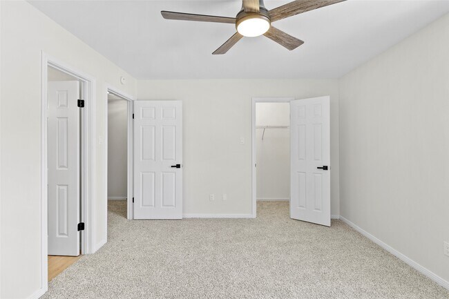 Building Photo - 2030 Plantation Dr