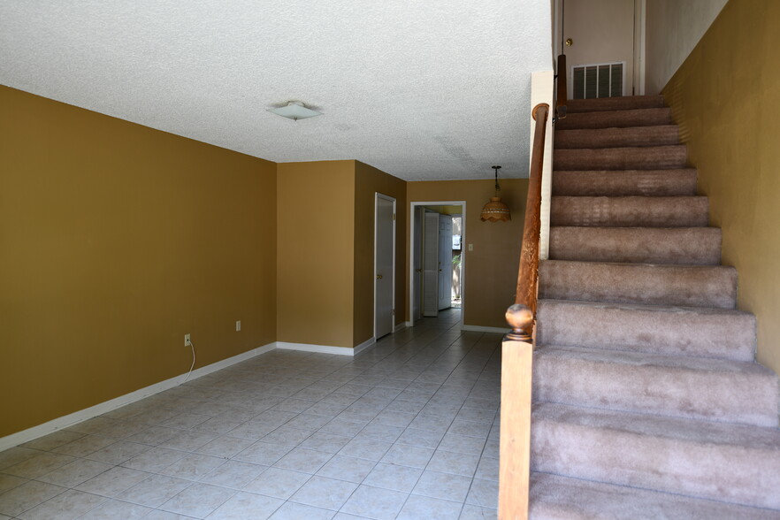 Building Photo - 755 E Boyd Dr