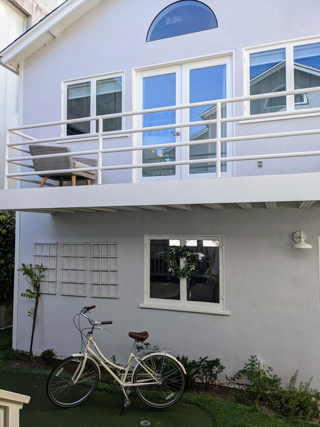 Building Photo - 411 Linnie Canal