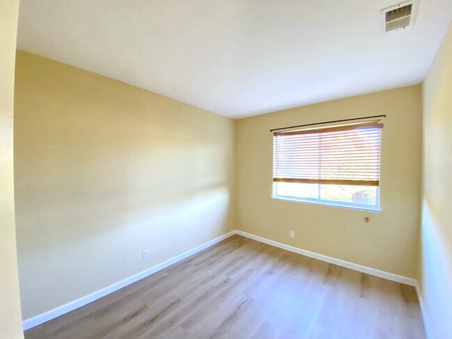 Building Photo - 746 Catalina Cir