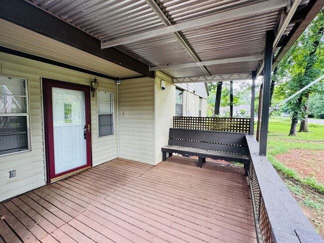 Building Photo - 4-Bedroom just perfect for your family