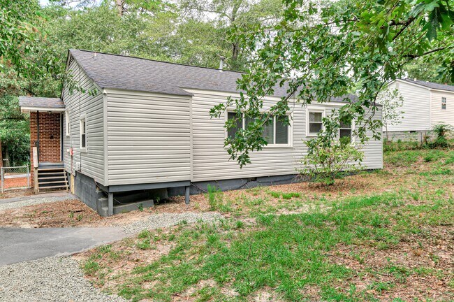 Building Photo - 2832 Cornelia Rd