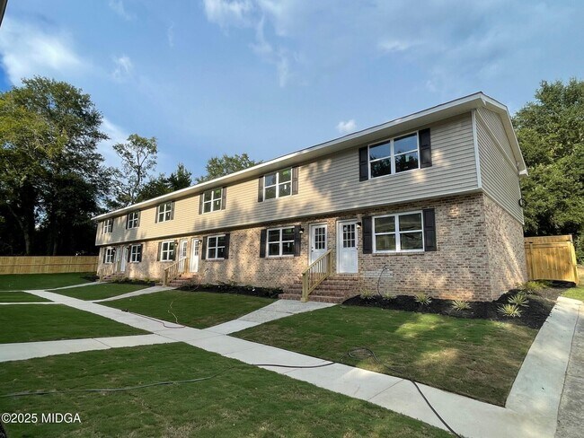 Building Photo - 2375 Parker Ave