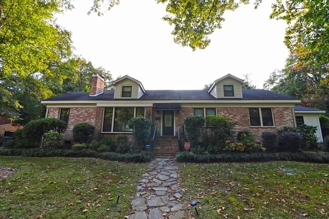 Building Photo - Updated 3 bedroom 2.5 bath home in Sherwood Forest