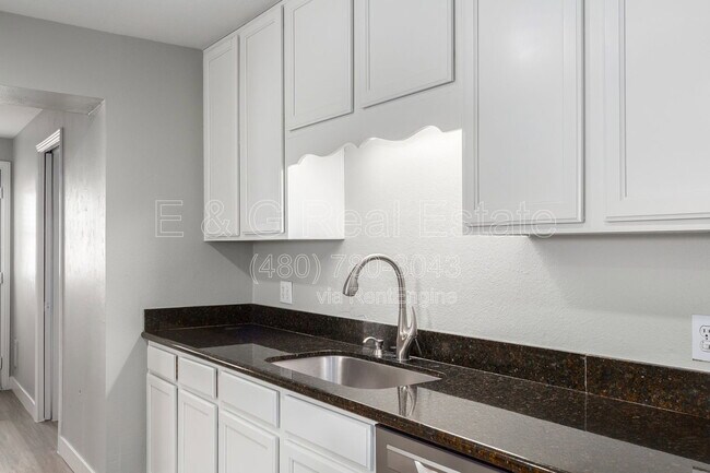 Building Photo - 1332 N 71st St