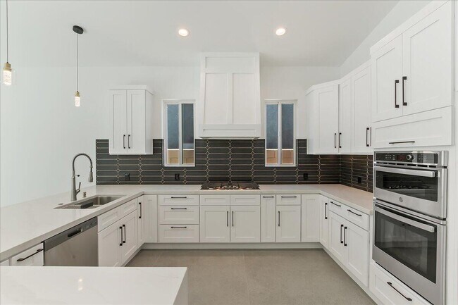 Building Photo - 31260 Avenida La Paloma