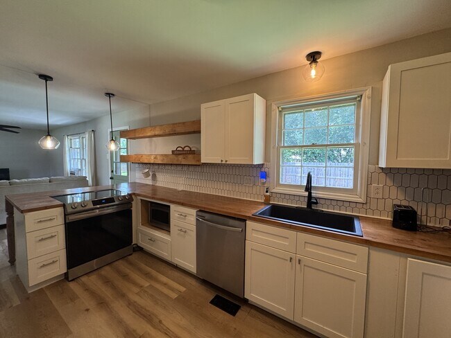 Building Photo - 108 Ronny Ct