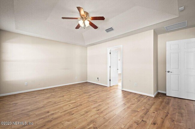 Building Photo - 929 Raindrop Ln