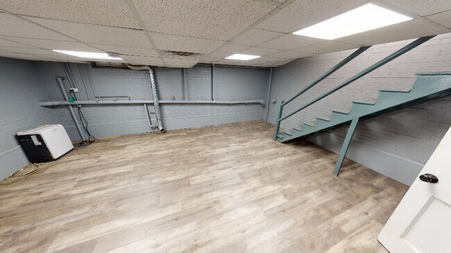 Building Photo - 508 Thomas Rd
