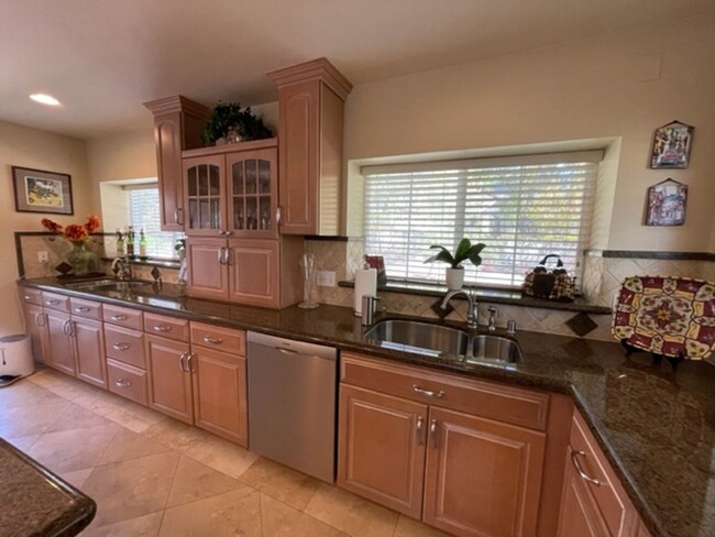 Building Photo - Gorgeous updated single level home in S.Wa...