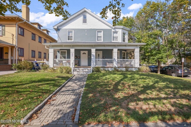 Building Photo - 601 4th Ave