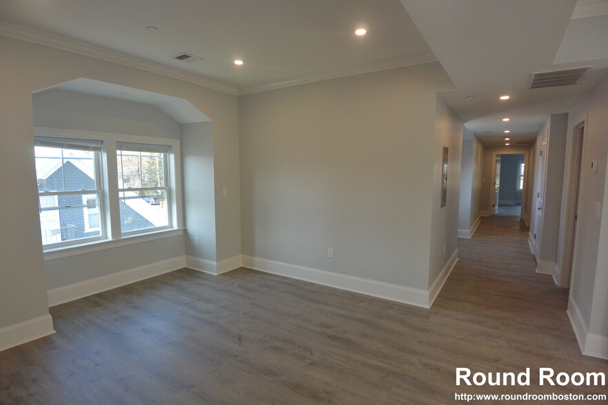 Building Photo - 120 Kenrick St
