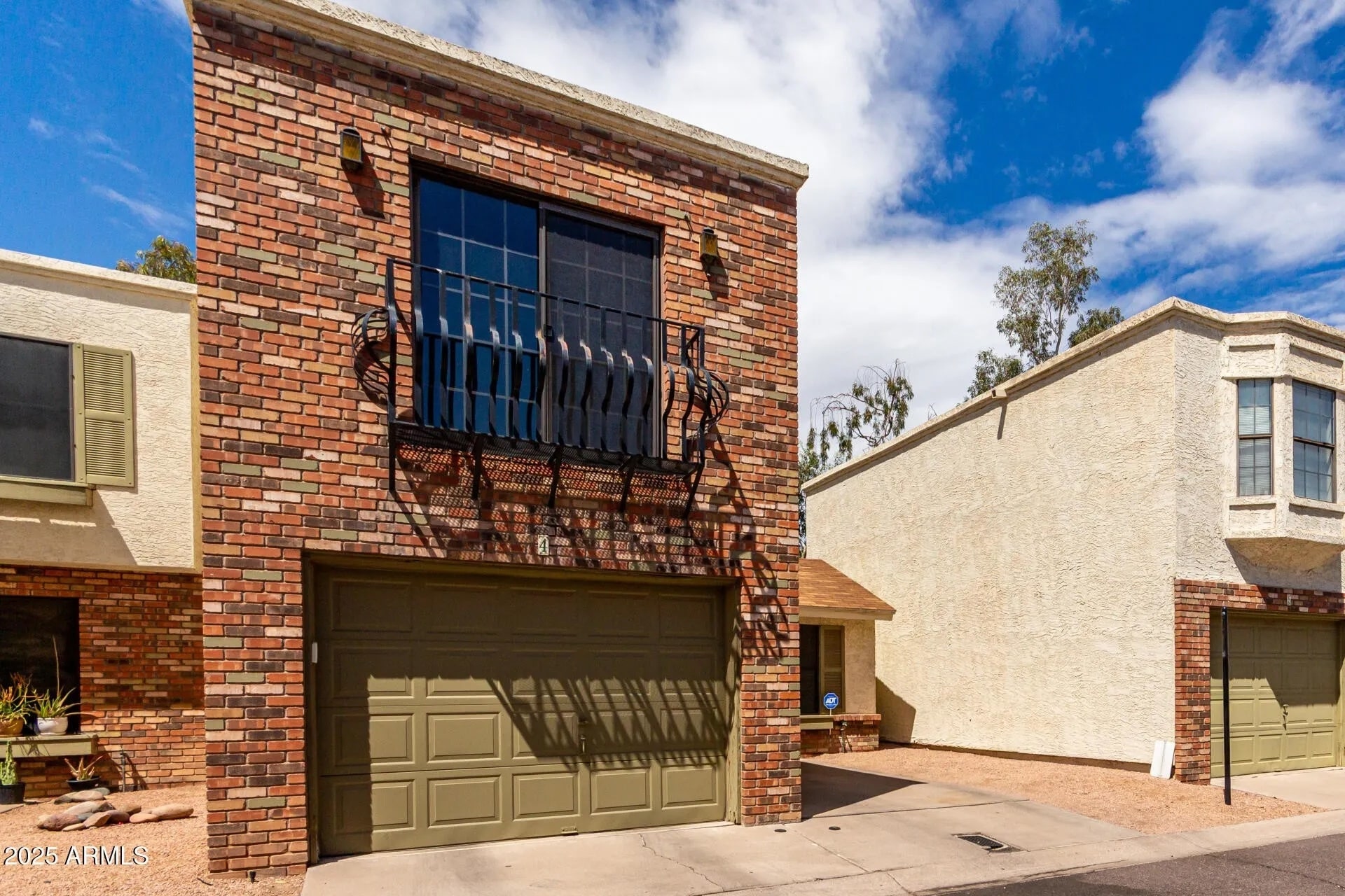 Building Photo - 820 W University Dr