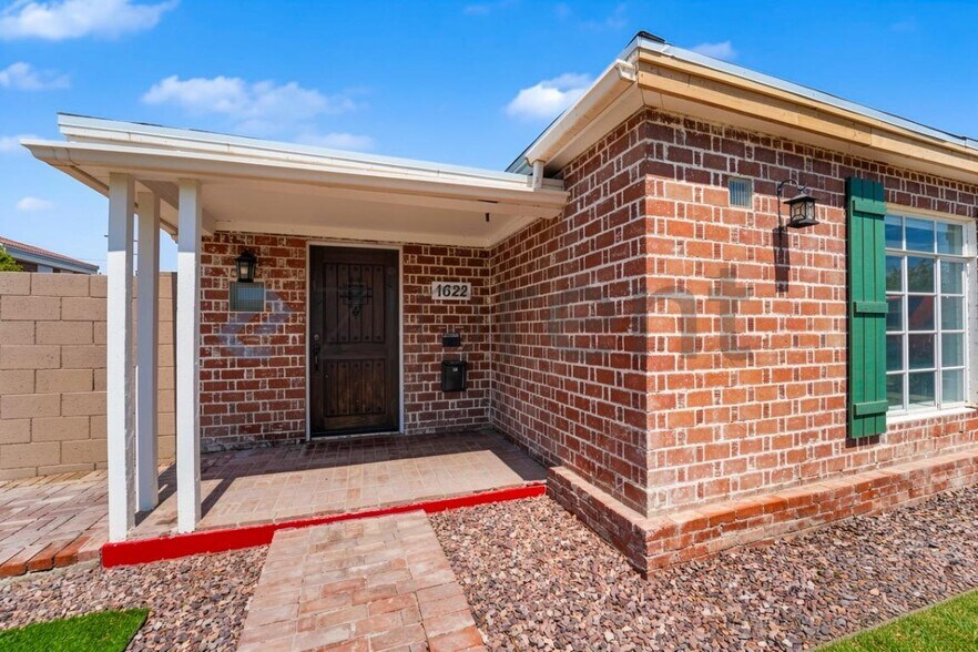 Building Photo - Unit A