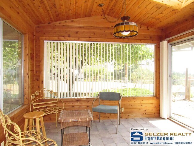 Building Photo - Roomy 3 bd. home in a beautiful Brooktrail...