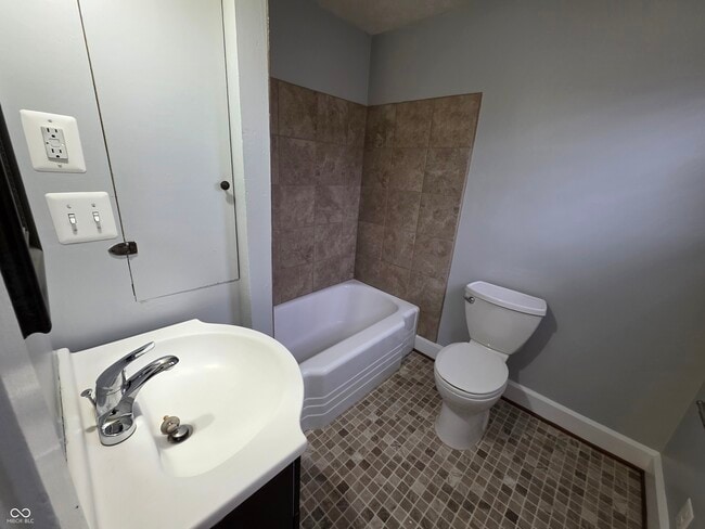 Building Photo - 5030 E New York St