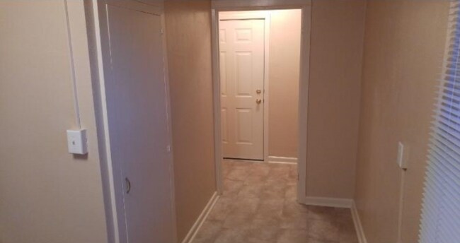 Building Photo - 632 N 5th E St