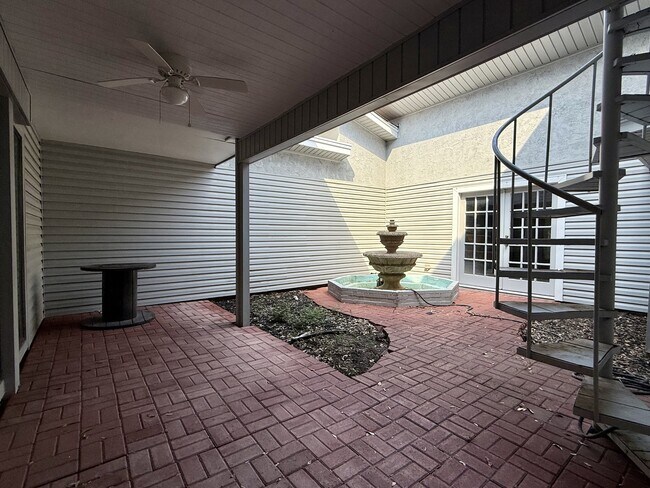 Building Photo - 5040 Thunder Rd