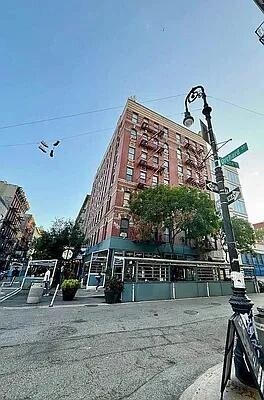 Building Photo - 261 Broome St