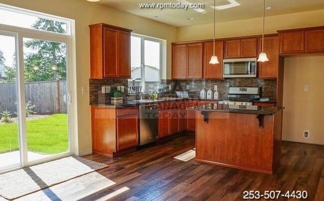 Building Photo - Gorgeous 4 Bedroom! Upgrades Galore!