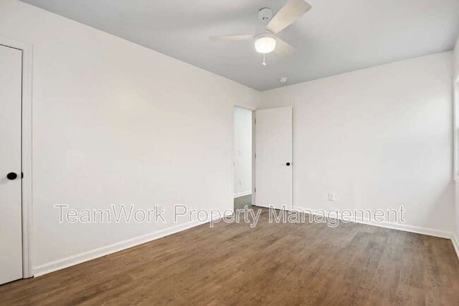 Building Photo - 3027 Terry Dr