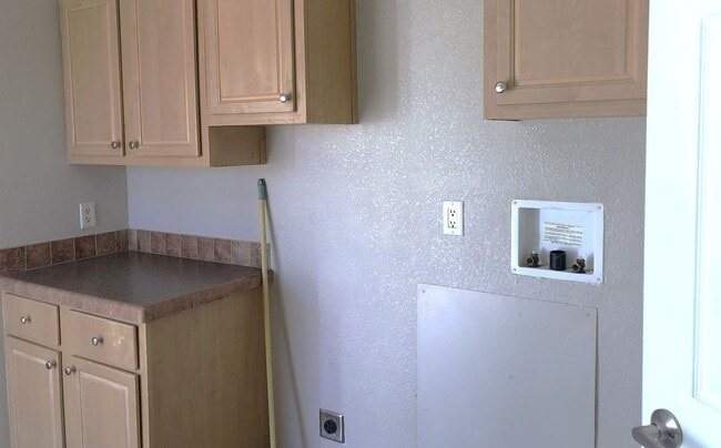 Building Photo - 3+2 Split Floor plan home in New Kingman