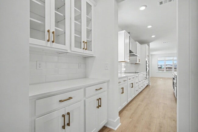 Building Photo - 3084 Claredon St