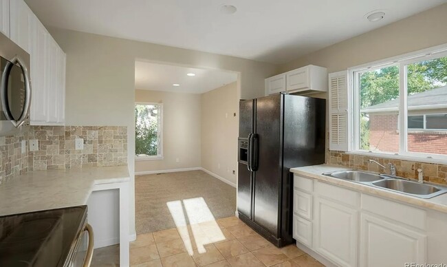 Kitchen - 7261 Avrum Dr